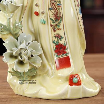 TƯỢNG SỨ CÔ GÁI CẦM NHÁNH HOA